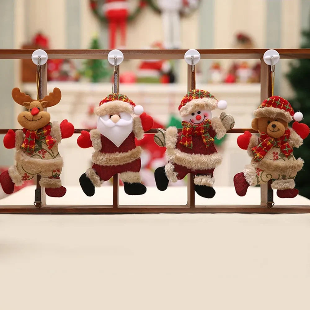 Set de 4 suspensions de Noël en peluche avec corps en toile de jute, bordure en fausse fourrure et écharpes en flanelle