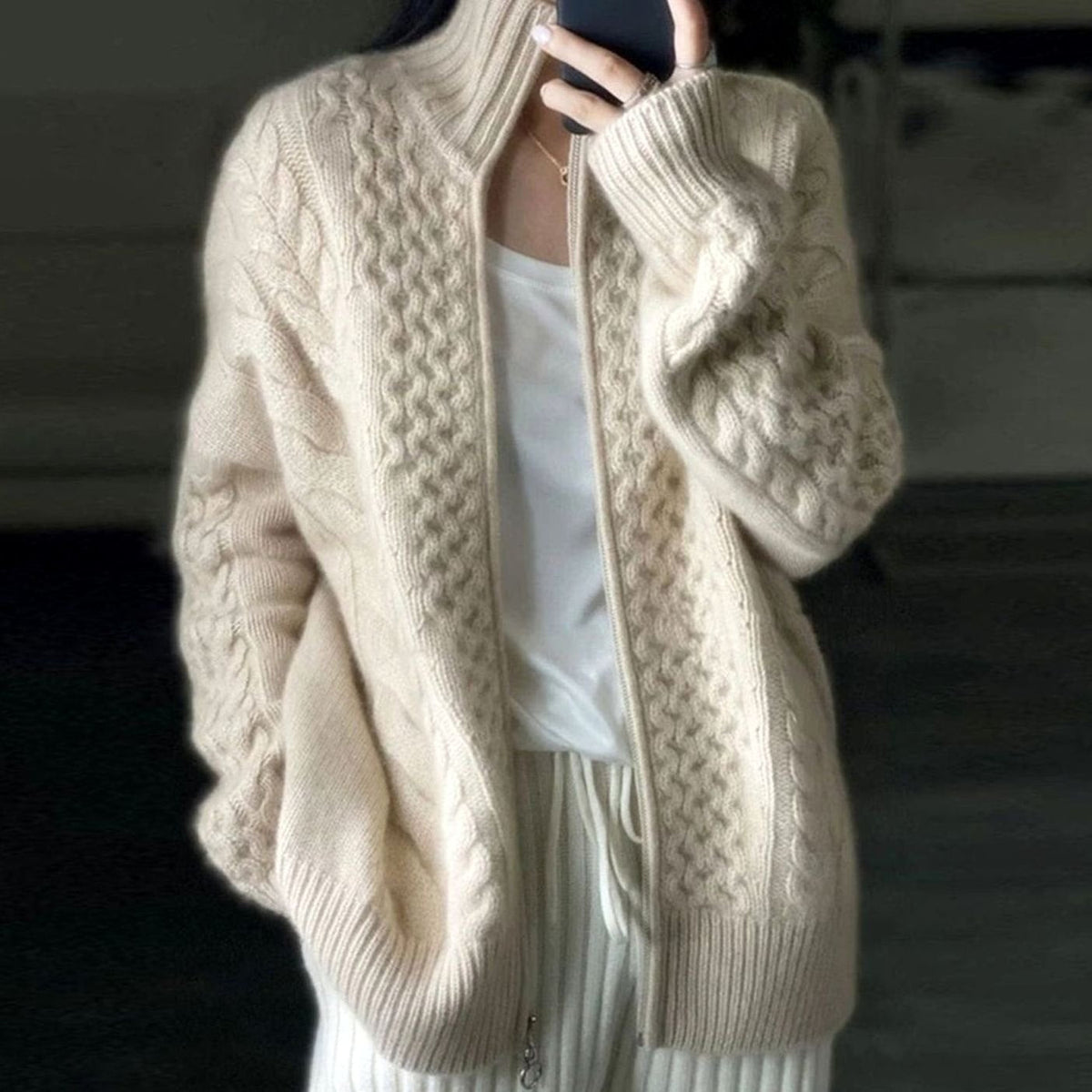 Cardigan ample pour femme en maille torsadée, à col montant et fermeture zippée