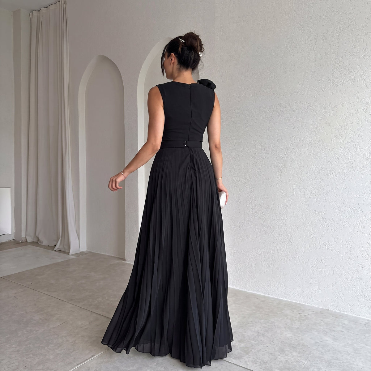 Women's Pleated Sleeveless Evening Gown