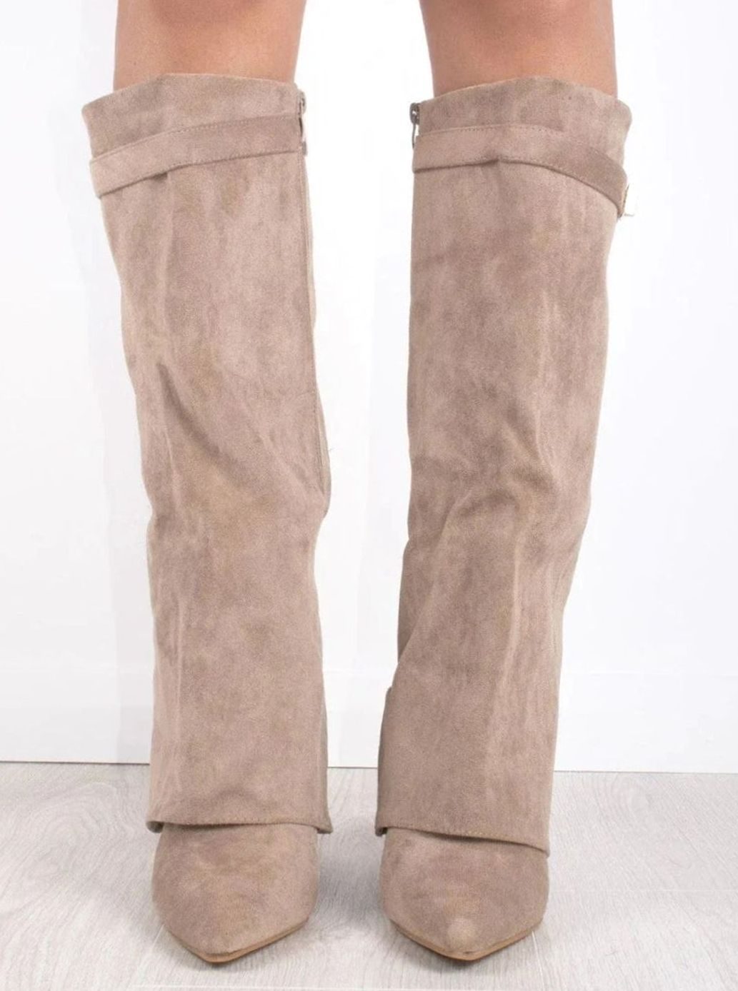 Bottes cuissardes pour femme en daim à bout pointu et boucle dorée