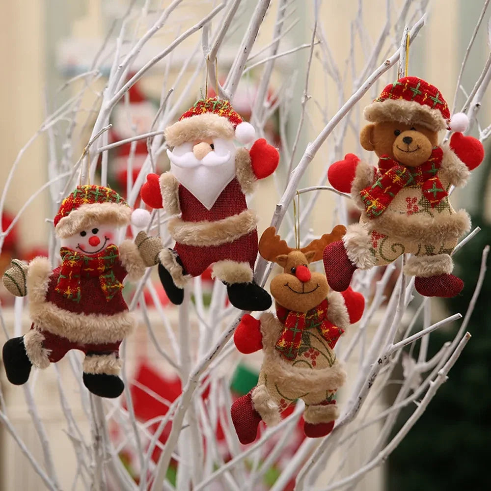 Set de 4 suspensions de Noël en peluche avec corps en toile de jute, bordure en fausse fourrure et écharpes en flanelle