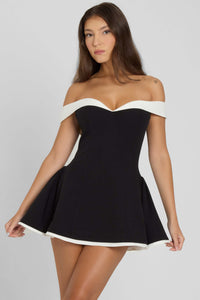 Vestido Mini con Hombros Descubiertos