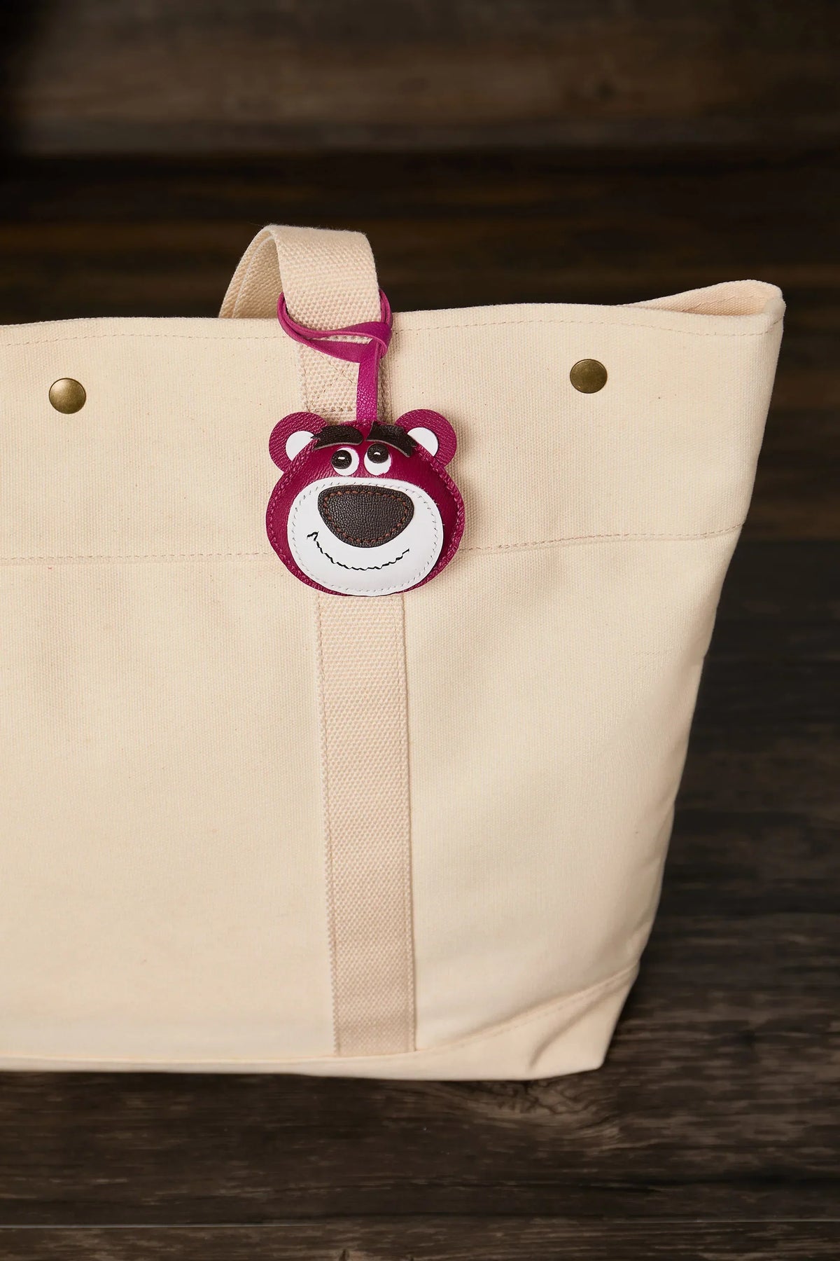 Breloque de sac et porte-clés en cuir noir sans visage