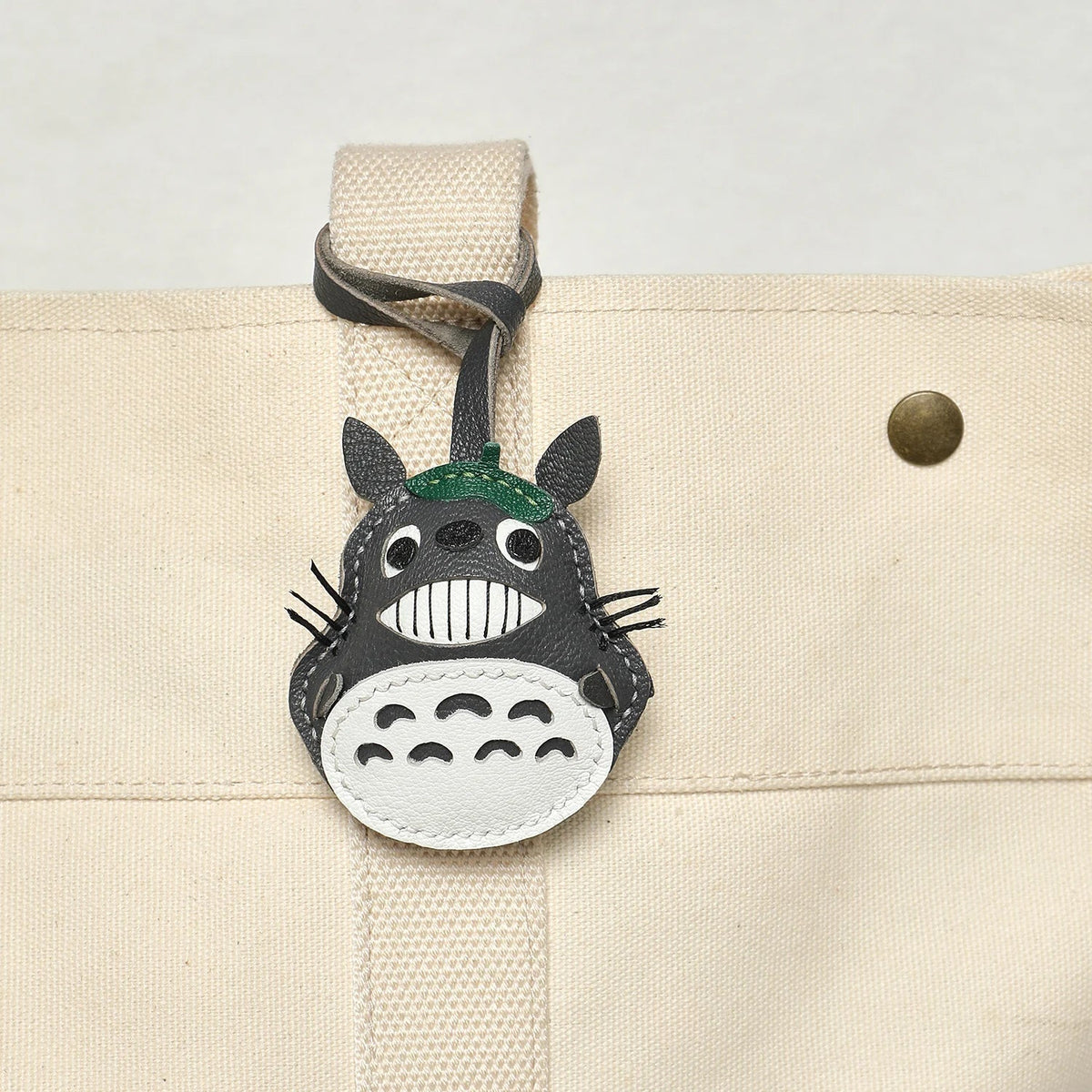 Breloque de sac et porte-clés en cuir noir sans visage