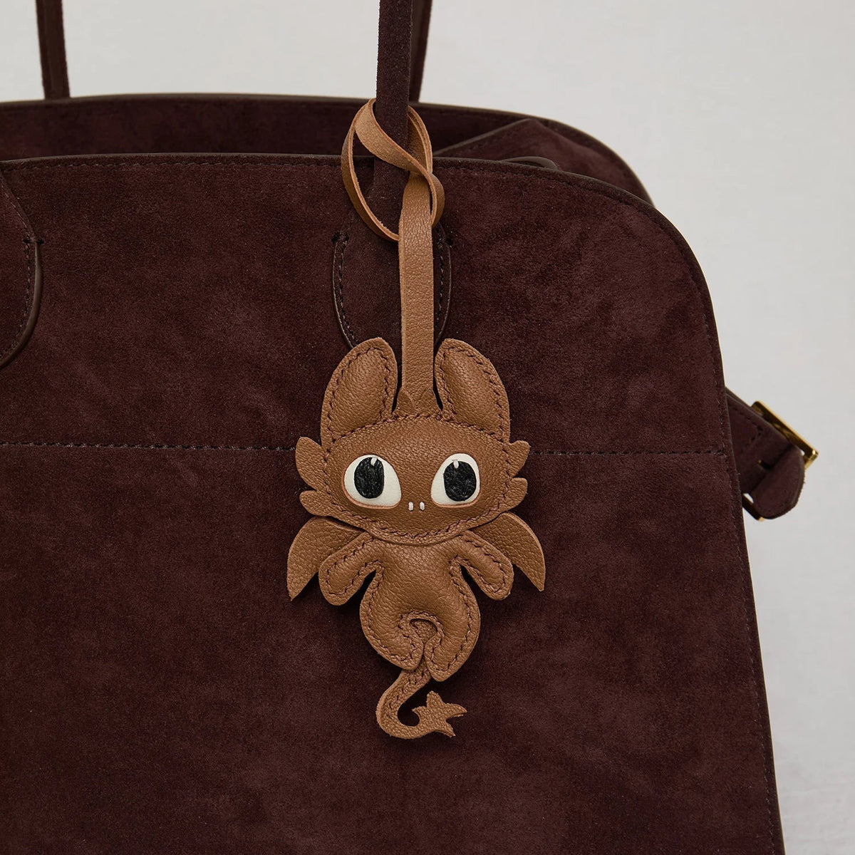 Breloque de sac et porte-clés en cuir noir sans visage