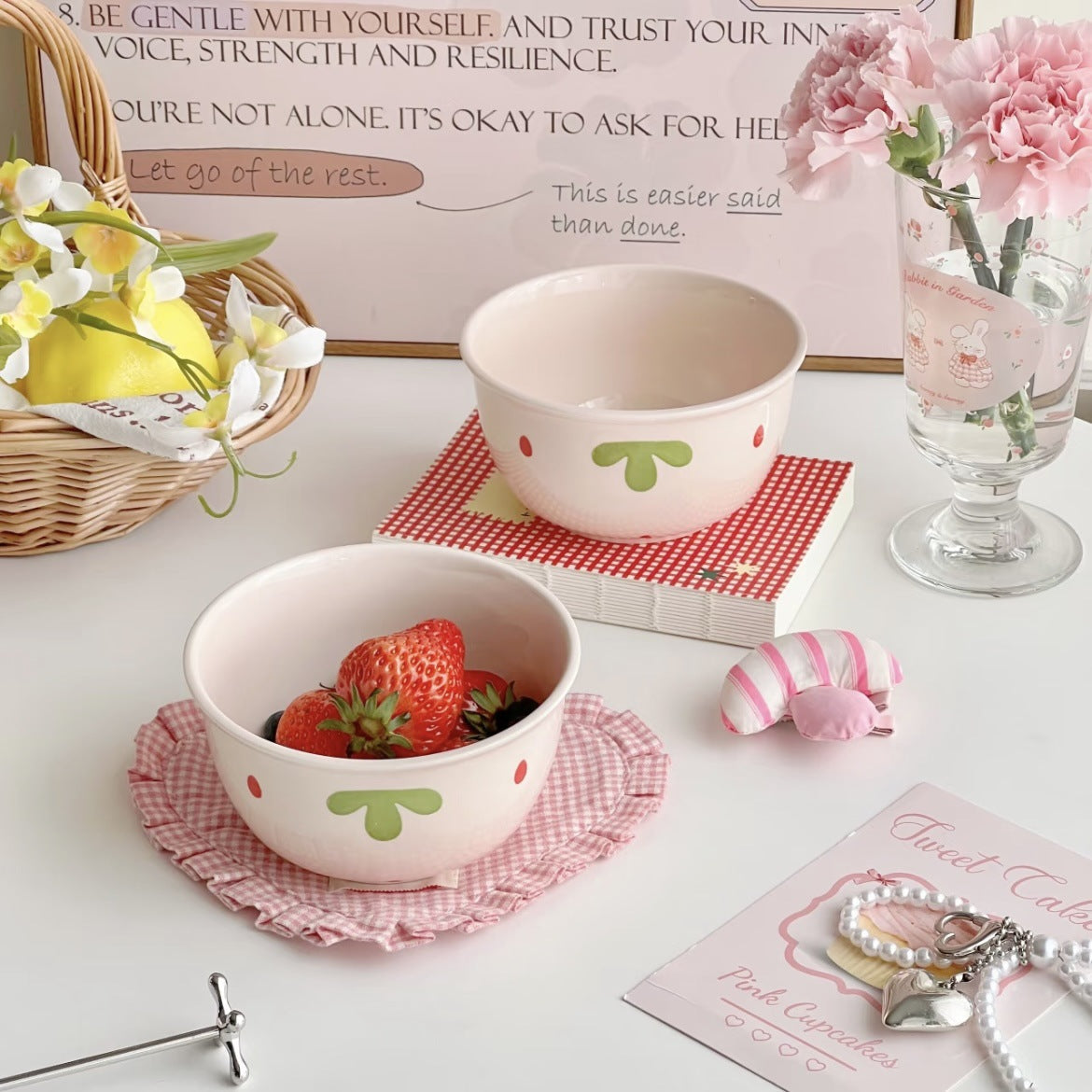 Bol en céramique avec motif de fraises