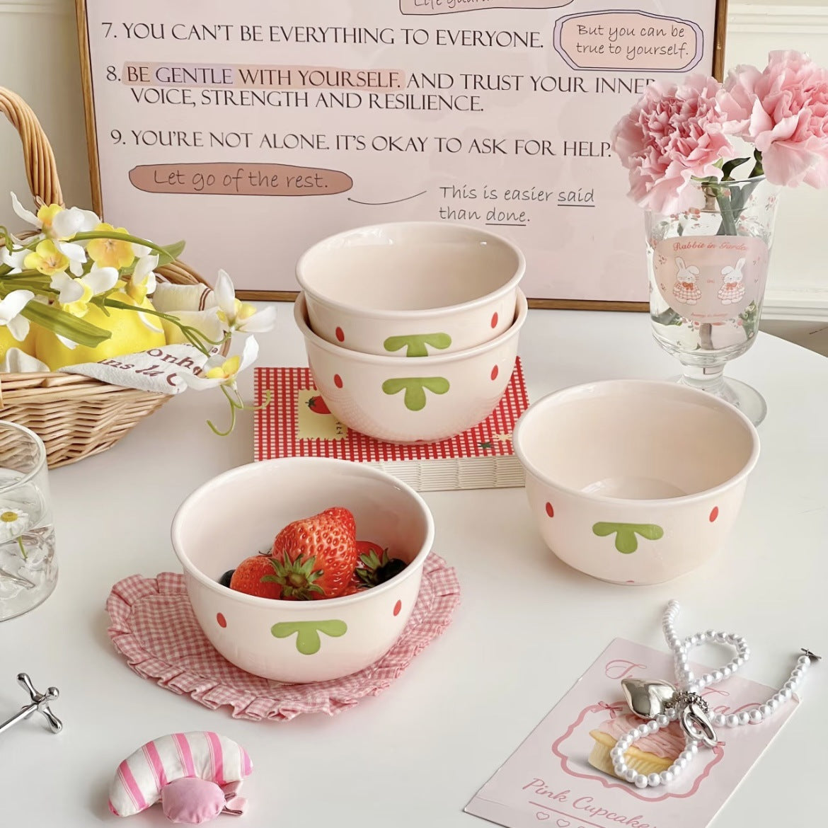Bol en céramique avec motif de fraises