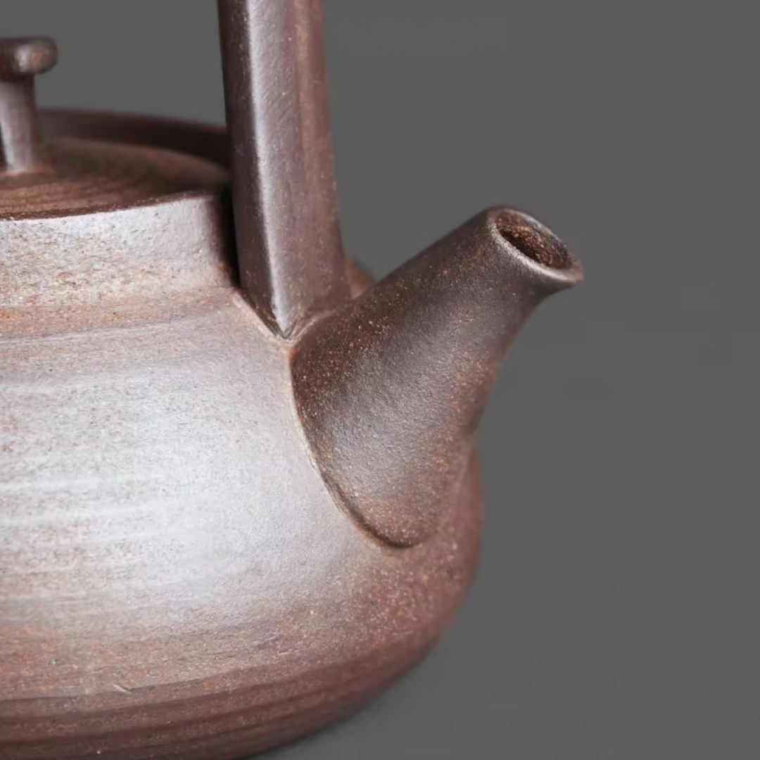 Théière en céramique avec chauffe-thé pour des moments de détente autour du thé à la maison