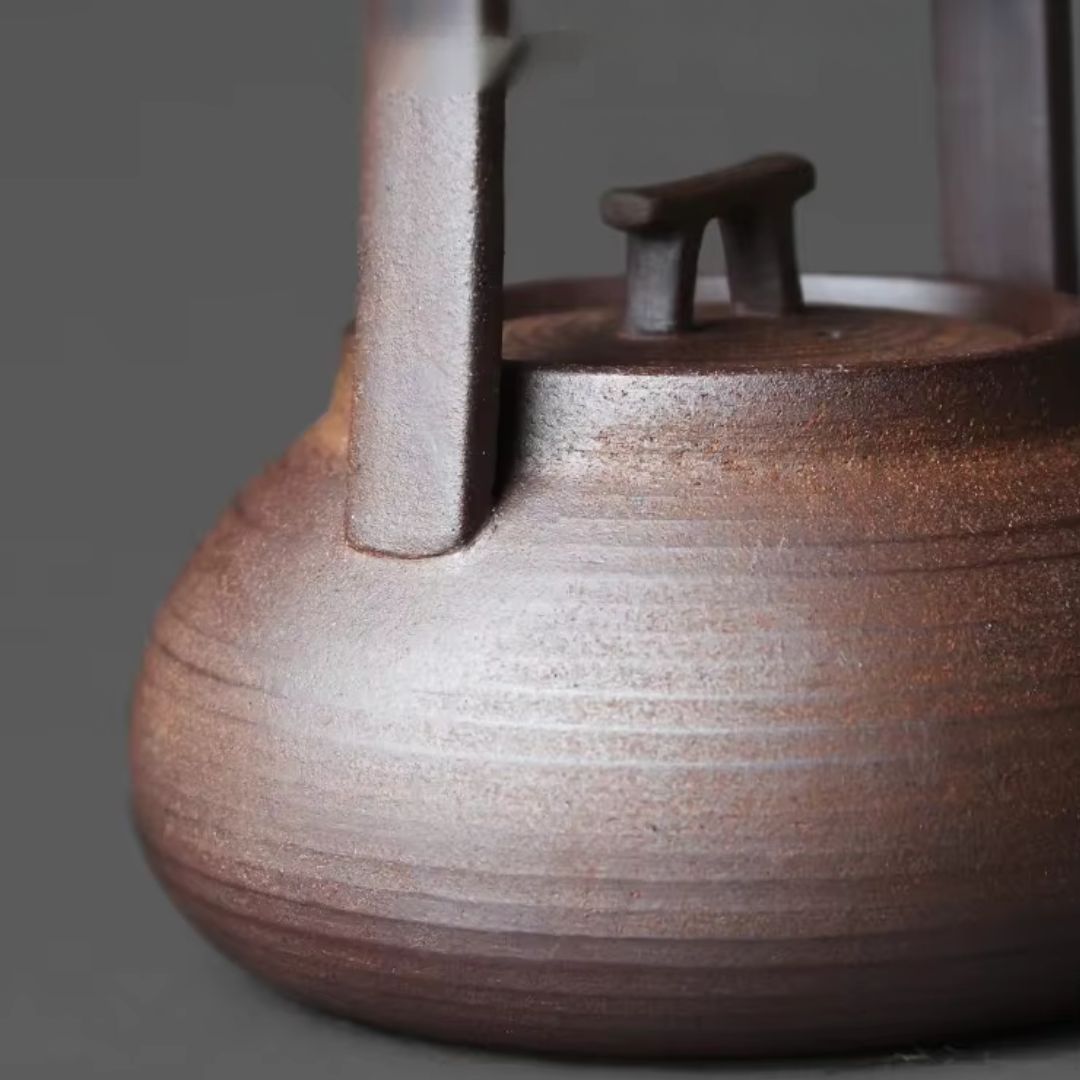 Théière en céramique avec chauffe-thé pour des moments de détente autour du thé à la maison