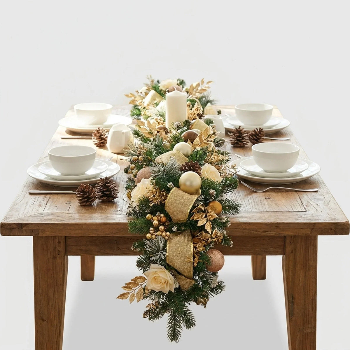 Guirlande de Noël pour cheminée avec décorations, branches de pin artificielles et roses artificielles