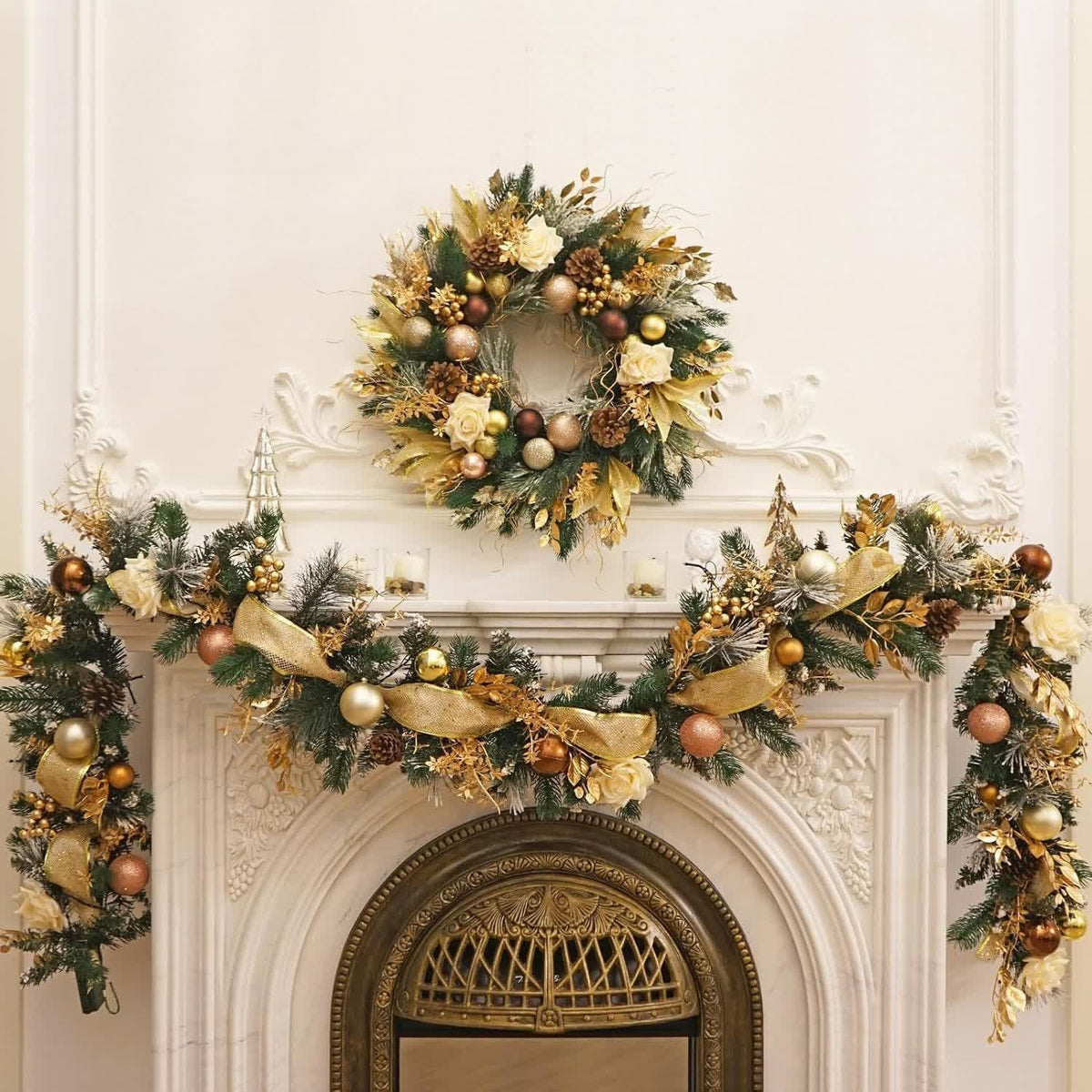 Guirlande de Noël pour cheminée avec décorations, branches de pin artificielles et roses artificielles