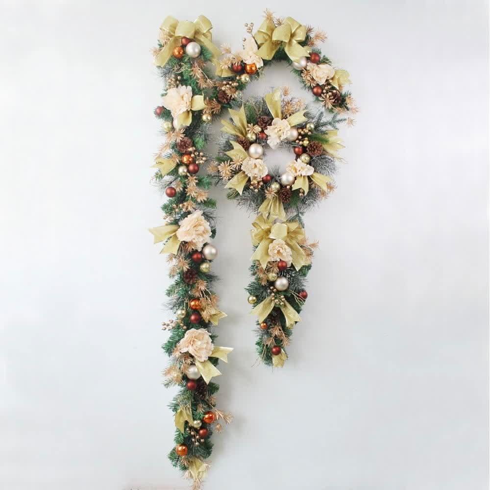 Guirlande de Noël pour cheminée avec décorations, branches de pin artificielles et roses artificielles