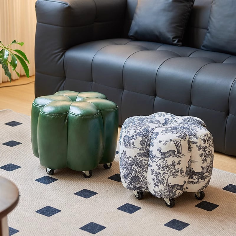 Pouf repose-pieds roulant contemporain rétro en forme de fleur, avec structure en bois de pin, revêtement imitation cuir ciré à l'huile ou ottomane en coton et lin pour le salon