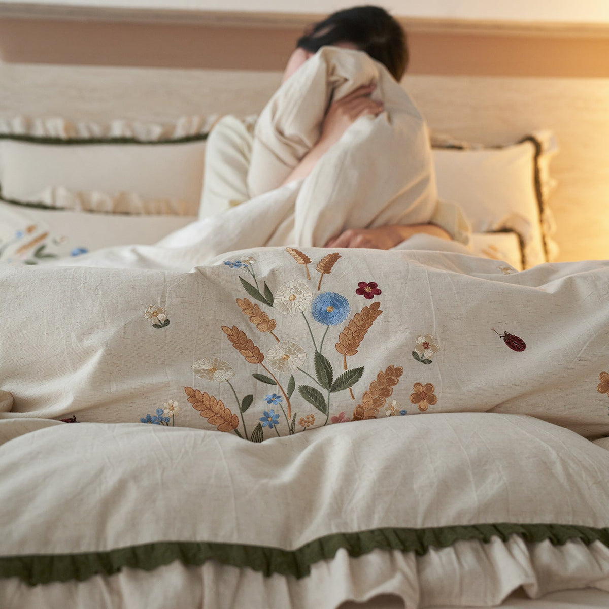 Cotton-Linen Bedding Set with Hand-Embroidered Wildflower Motif and Ruffles