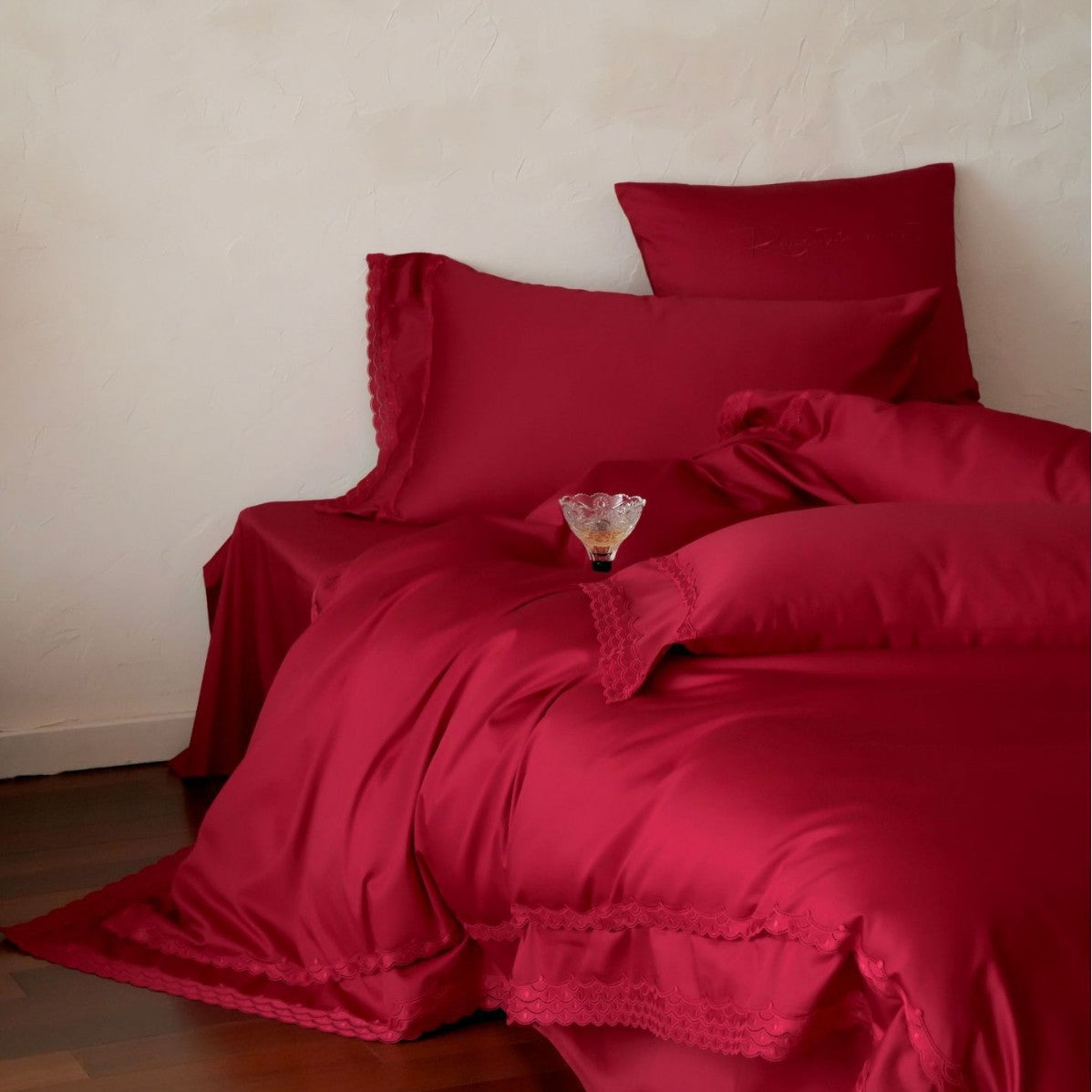 Parure de lit en satin de coton avec bordure en dentelle et finition ultra-douce