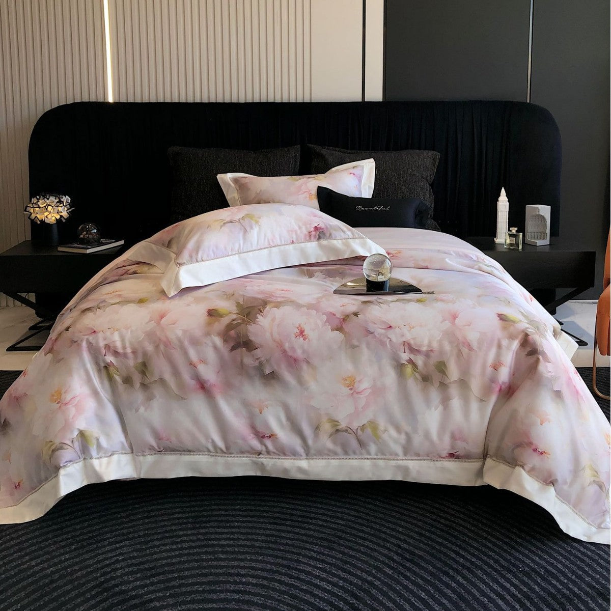 Parure de lit en satin de coton avec imprimé de pivoines à l’aquarelle et bordure en satin