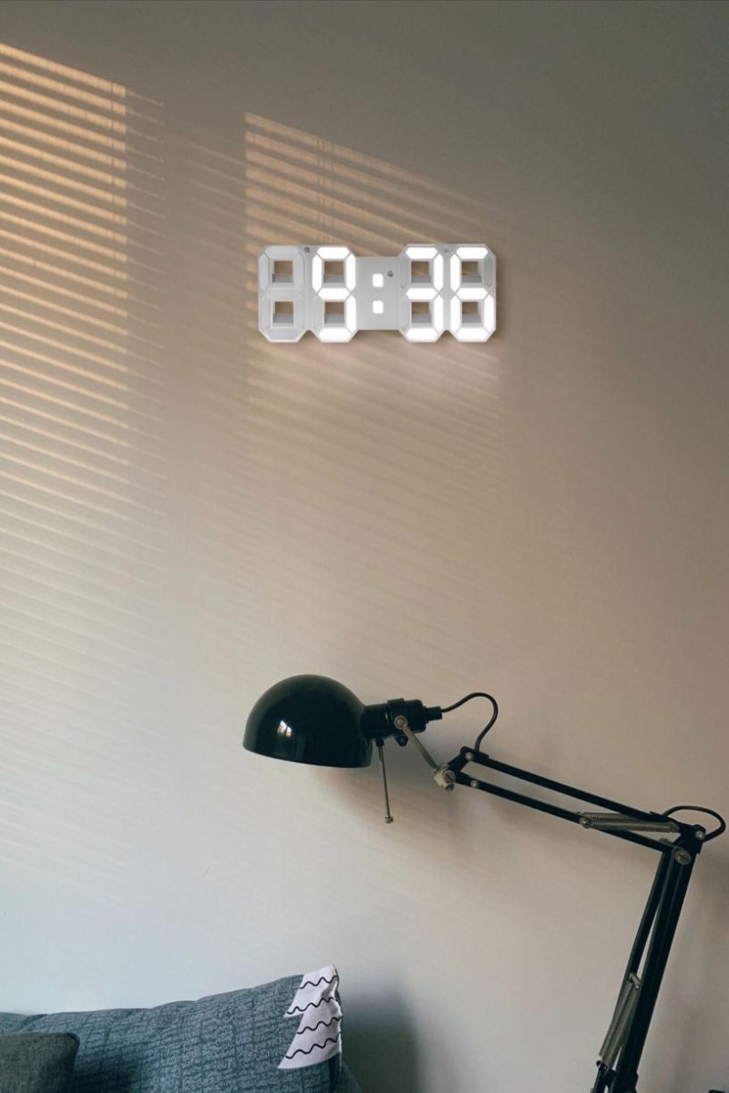 Davy | Digital 3D LED Wall Clock – Modern Design with Dimming Function and Optimal Visibility