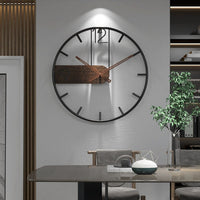 Davy | Reloj de pared moderno con acento de madera