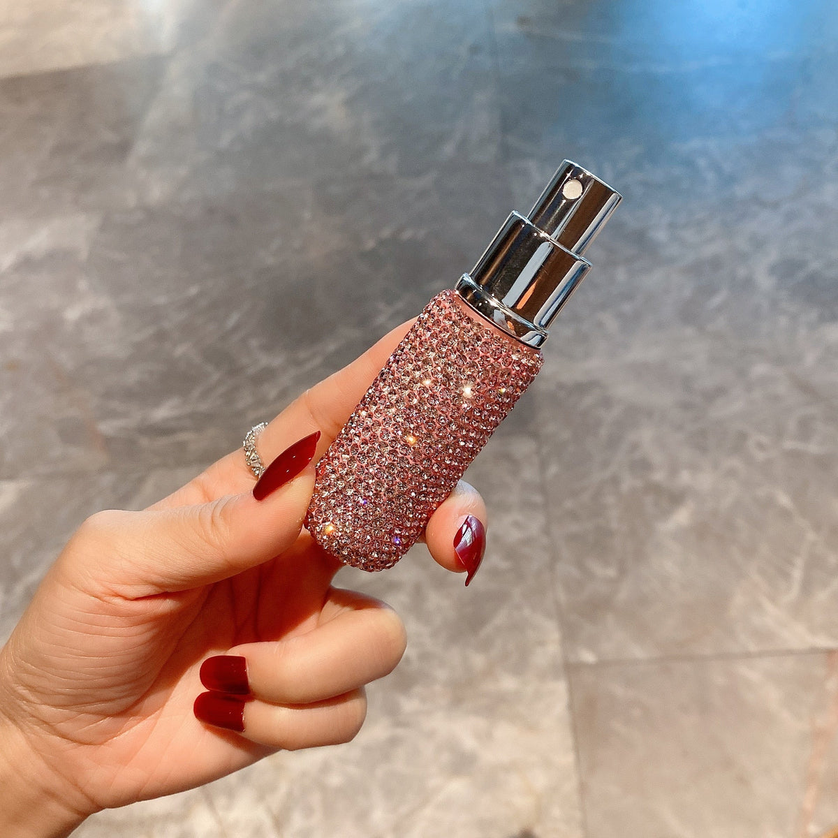 Flacon de parfum rechargeable en forme de diamant