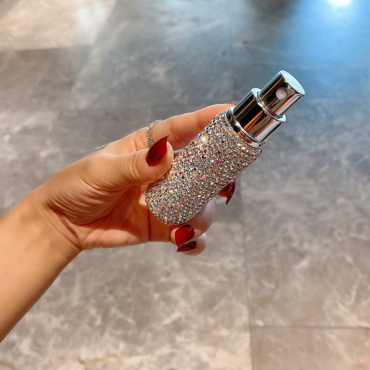 Flacon de parfum rechargeable en forme de diamant