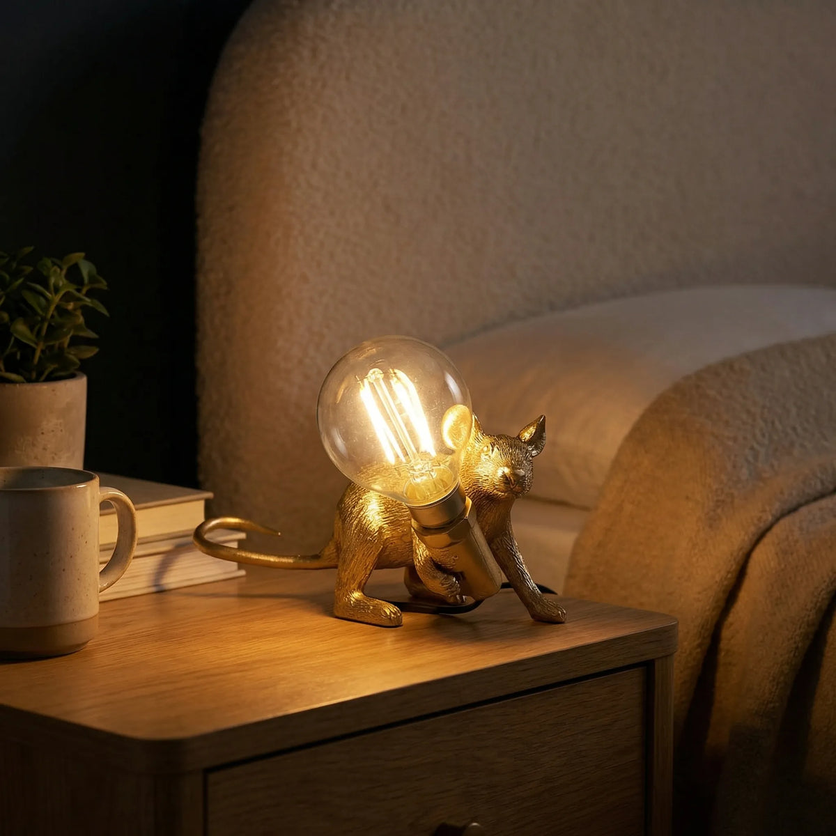 Figurative Mouse-Shaped Table Lamp