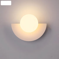 Lámpara de pared semicircular en estilo escandinavo minimalista y luz cálida