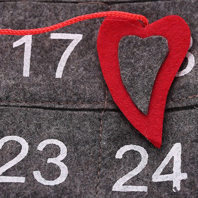 Calendrier de l’Avent suspendu avec compte à rebours du Père Noël