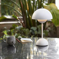 LunarGlow - Lámpara de Mesa LED para un Interior Ambiental