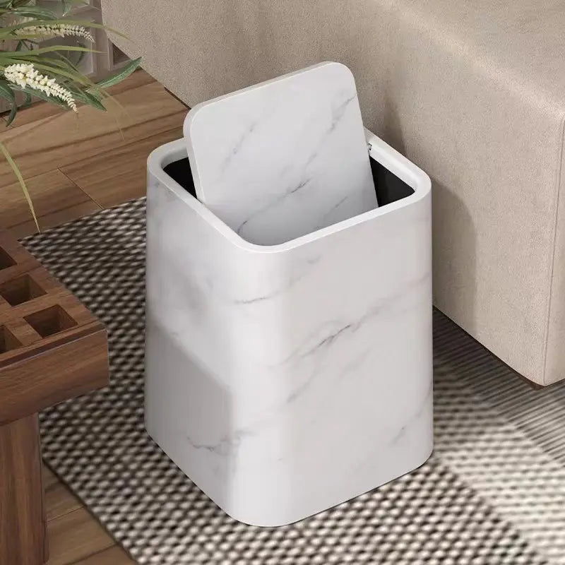Poubelle au design marbre avec couvercle battant