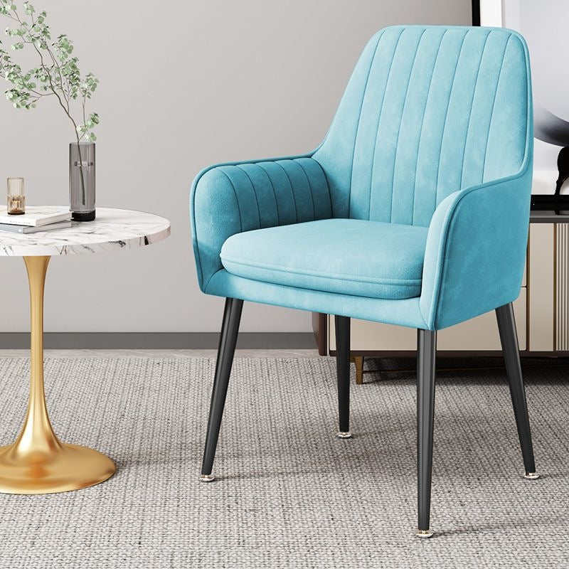 Fauteuil d’appoint moderne avec pieds dorés