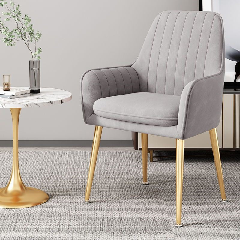 Fauteuil d’appoint moderne avec pieds dorés