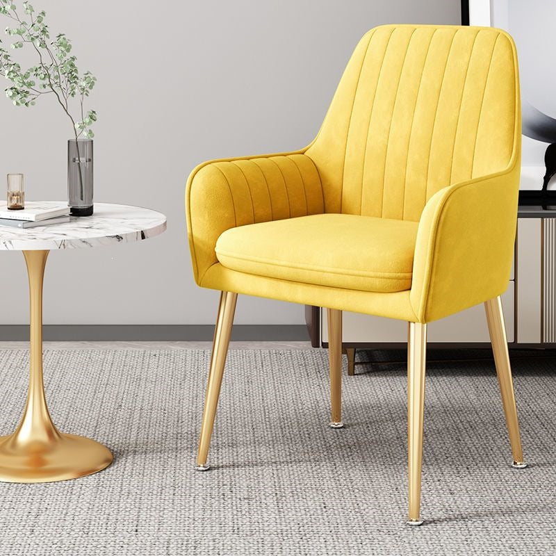 Fauteuil d’appoint moderne avec pieds dorés