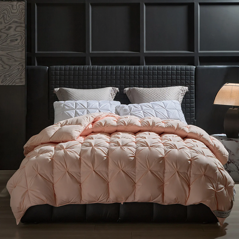 Couette en pur coton garnie à 95 % de duvet d’oie blanc