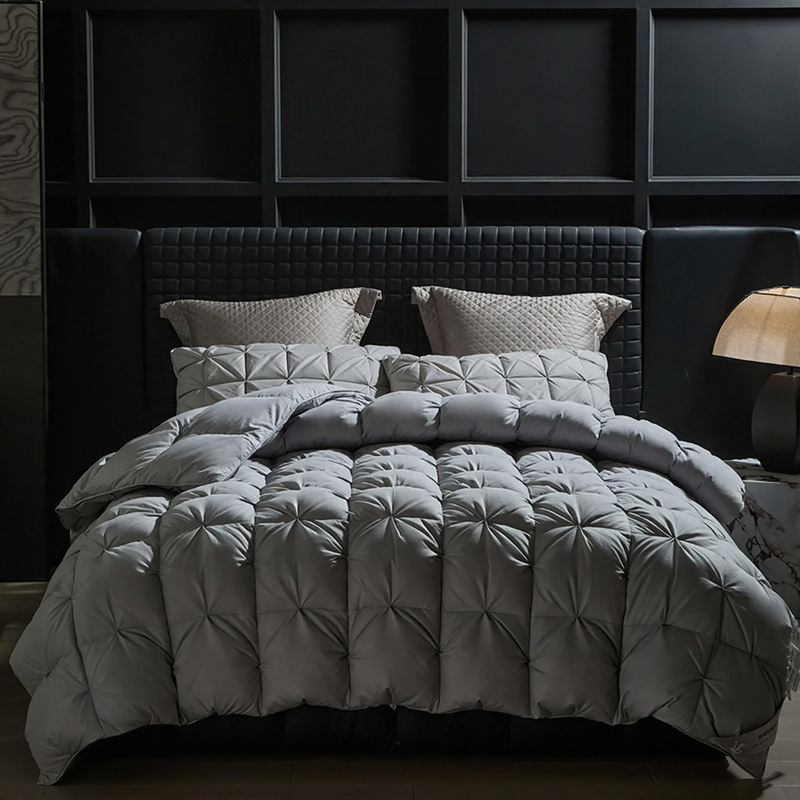 Couette en pur coton garnie à 95 % de duvet d’oie blanc
