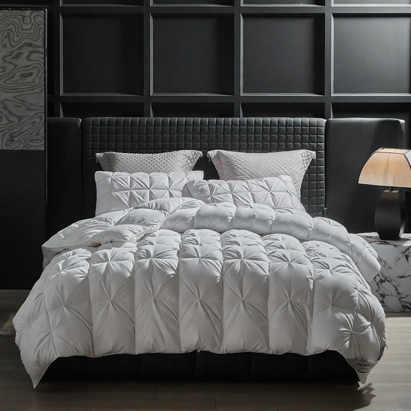 Couette en pur coton garnie à 95 % de duvet d’oie blanc