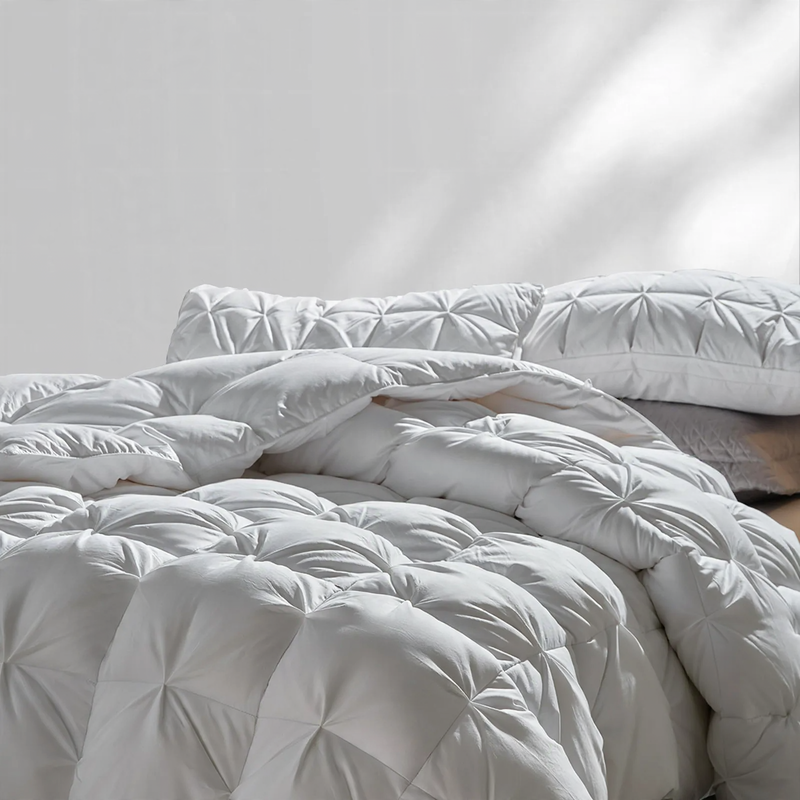 Couette en pur coton garnie à 95 % de duvet d’oie blanc