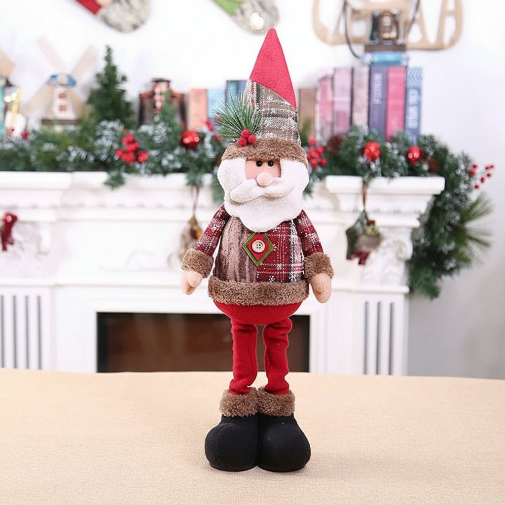 Poupée du père Noël avec une tenue richement travaillée et un visage expressif