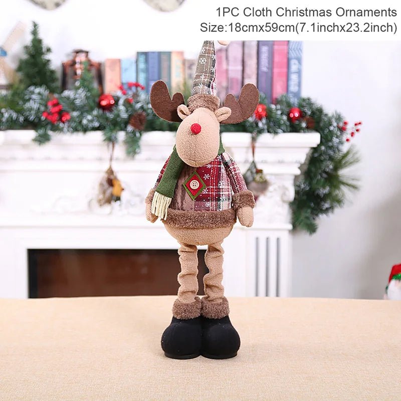 Poupée du père Noël avec une tenue richement travaillée et un visage expressif