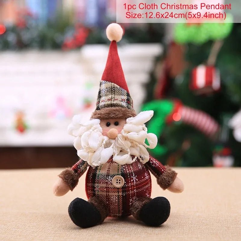 Poupée du père Noël avec une tenue richement travaillée et un visage expressif