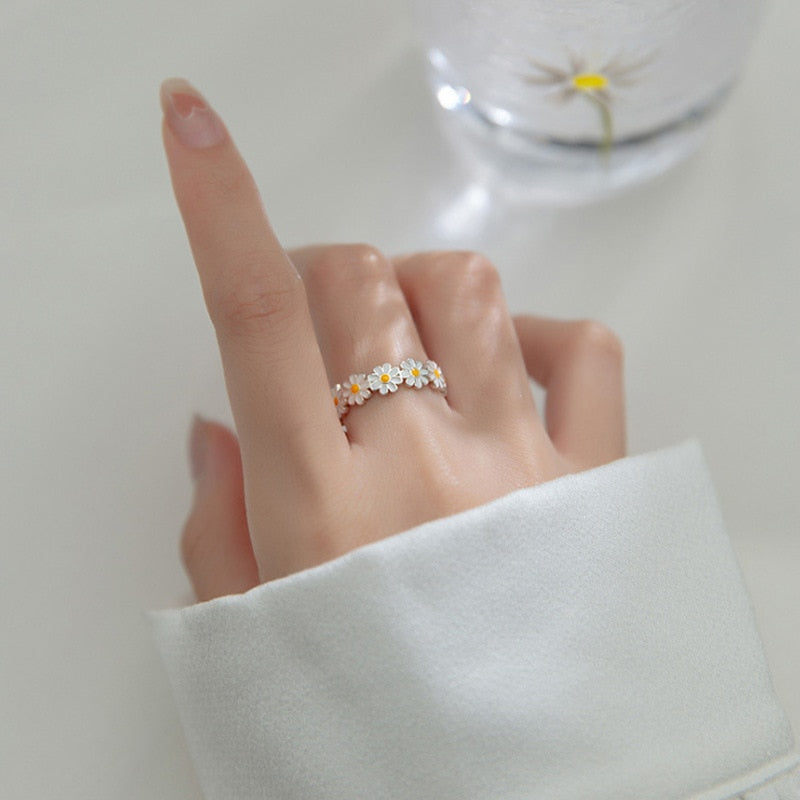 Silver Daisy Flower Adjustable Ring – Nature-Inspired Design