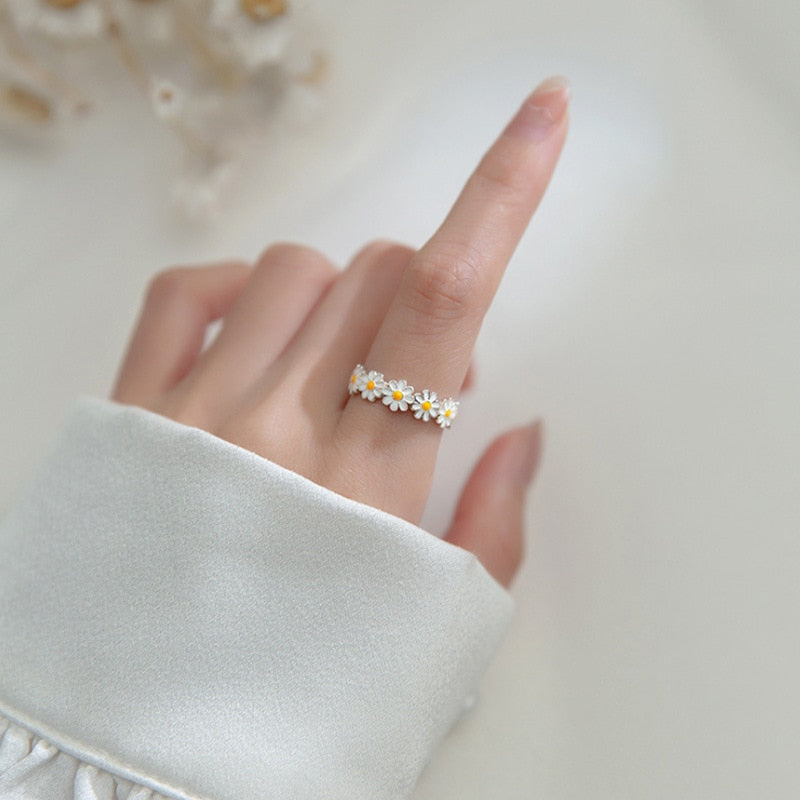 Silver Daisy Flower Adjustable Ring – Nature-Inspired Design