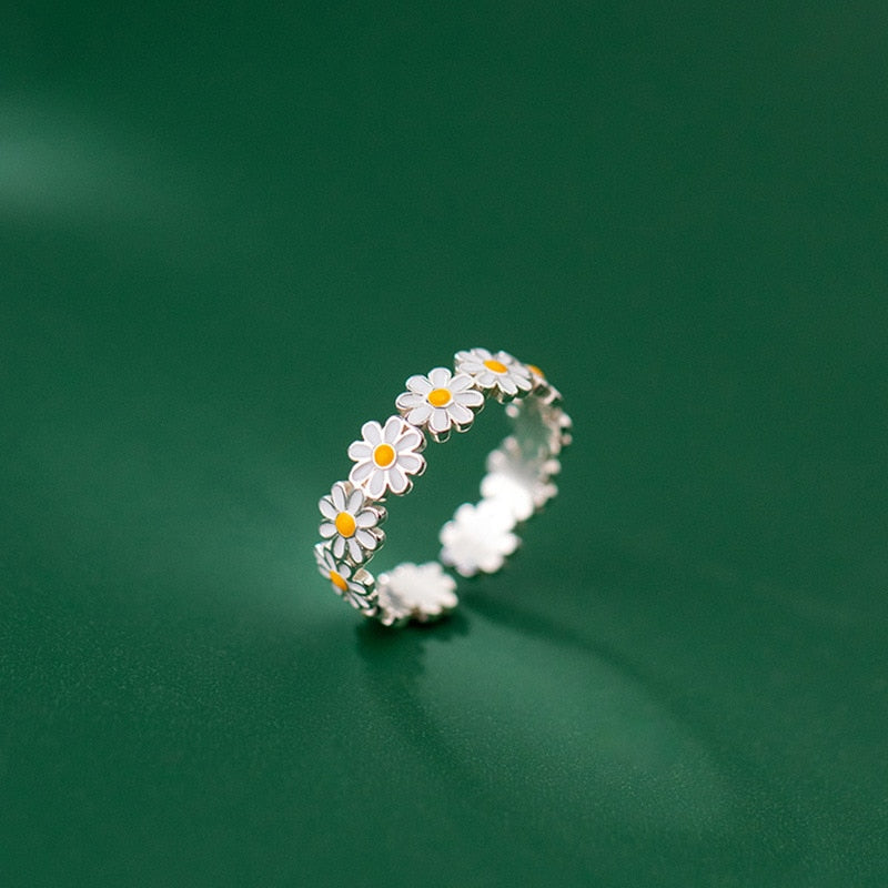 Silver Daisy Flower Adjustable Ring – Nature-Inspired Design