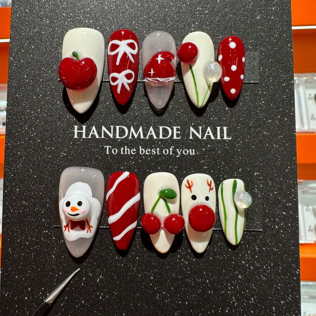 Set d’ongles à coller fantaisiste sur le thème des fêtes