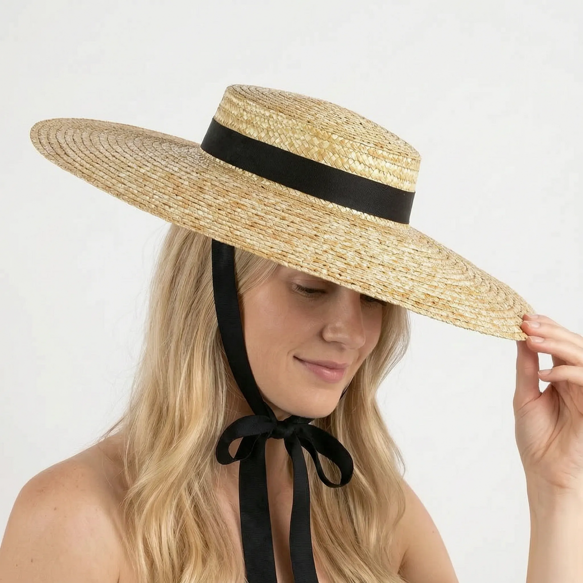 Chapeau de soleil à larges bords et calotte plate