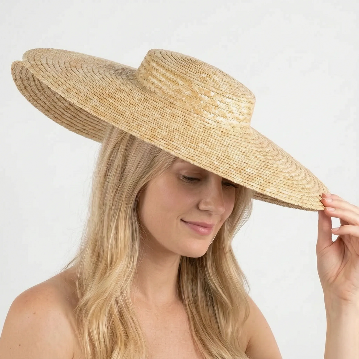 Chapeau de soleil à larges bords et calotte plate