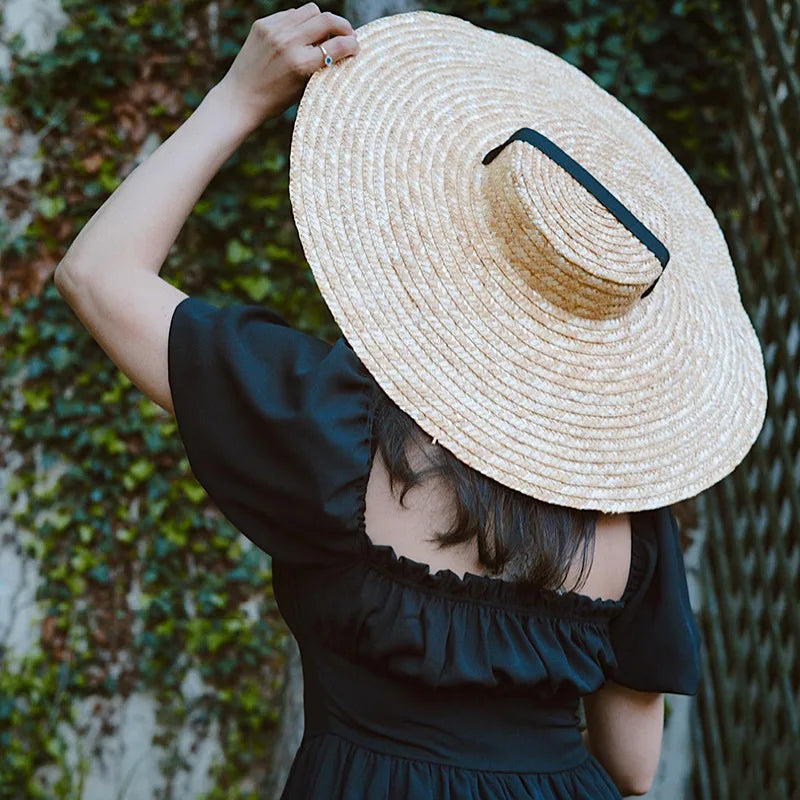 Chapeau de soleil à larges bords et calotte plate