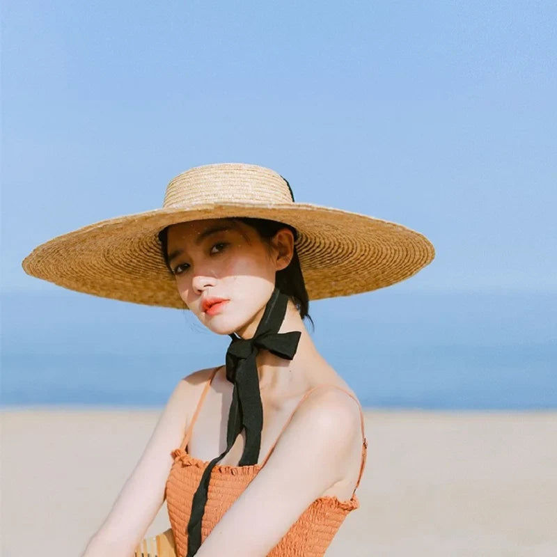 Chapeau de soleil à larges bords et calotte plate