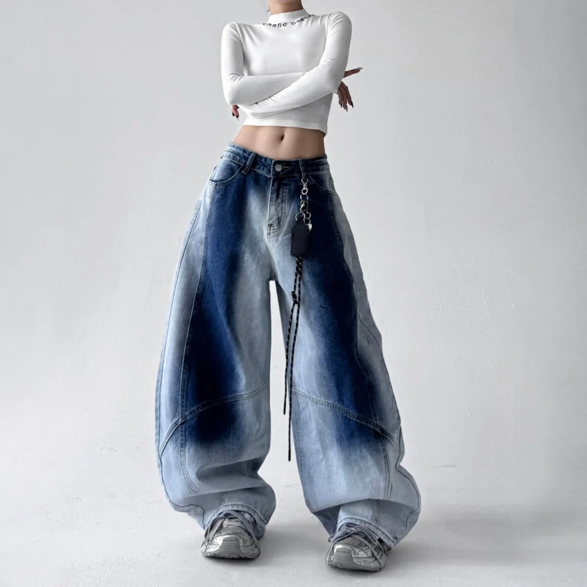 Women's Belted Baggy Wide-Leg Jeans