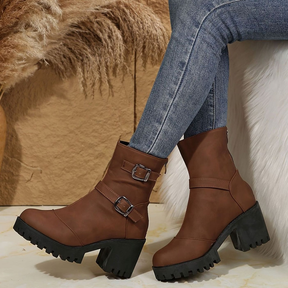 Bottines pour femme à talon carré et double boucle