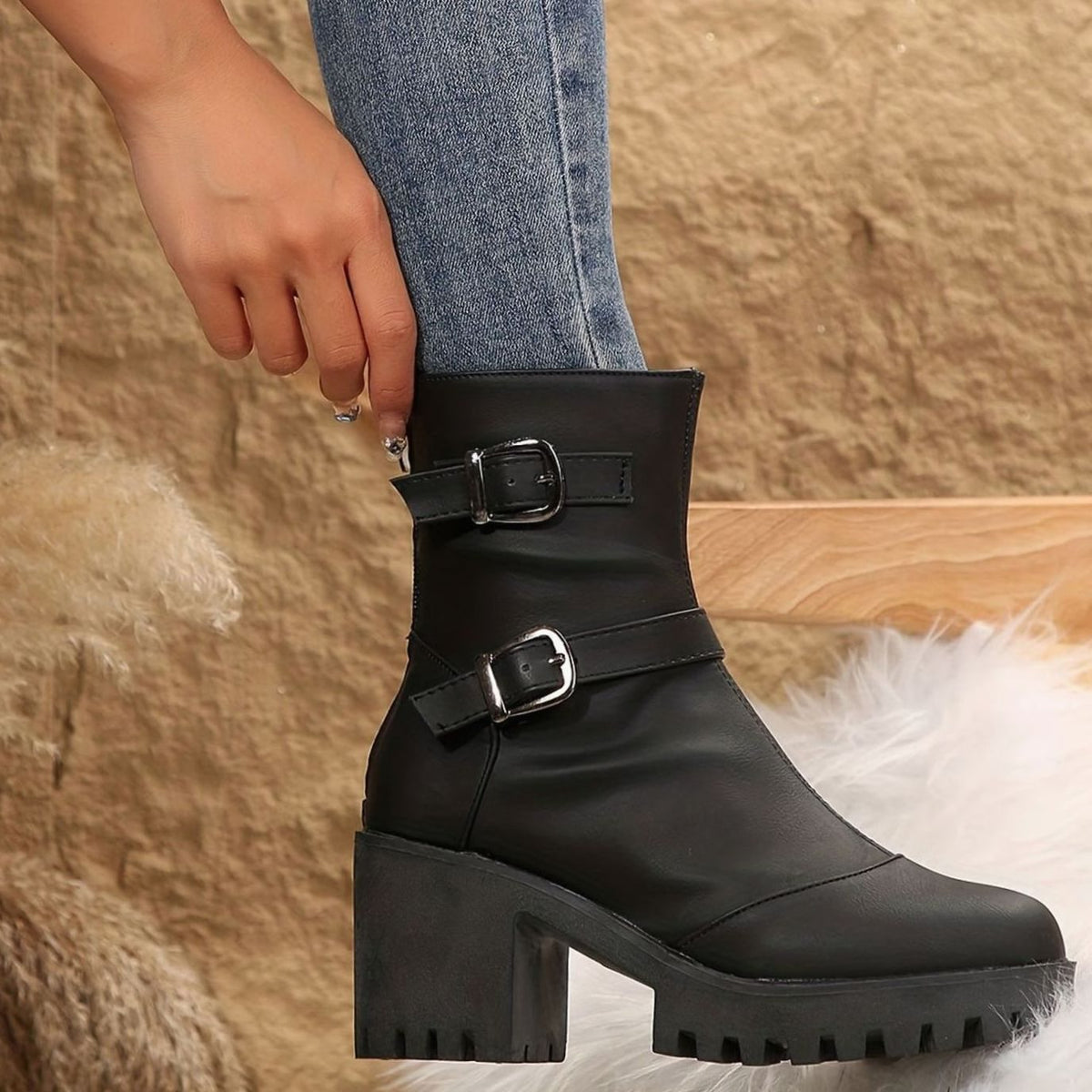 Bottines pour femme à talon carré et double boucle